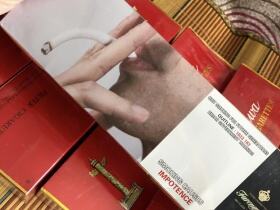 芙蓉王(硬蓝香港免税版)