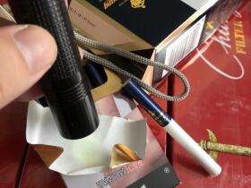 芙蓉王(硬蓝香港免税版)