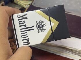 万宝路(硬黑金美版)