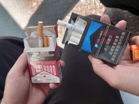 万宝路(硬红越南签名版)