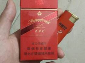 芙蓉王(硬红带细支)