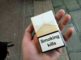 万宝路(硬白金亚太GCC版)