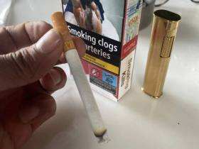 万宝路(硬红荷兰免税版)