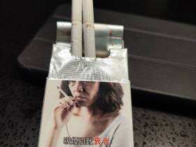 万宝路(白金香港免税版)