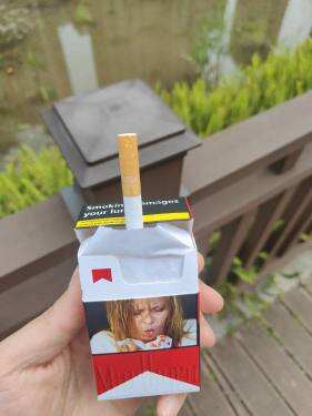 万宝路(硬红欧盟免税版)