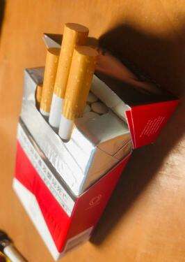 万宝路(硬红澳门免税版)