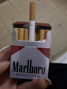 万宝路(硬红72S美税版)