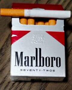 万宝路(硬红72S美税版)