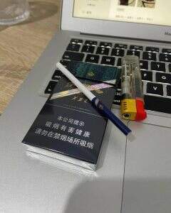 芙蓉王(硬闪带细支)