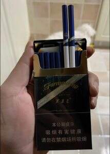 芙蓉王(硬闪带细支)