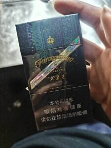 芙蓉王(硬闪带细支)